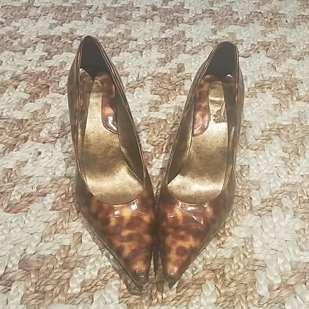Pointy toe heels
